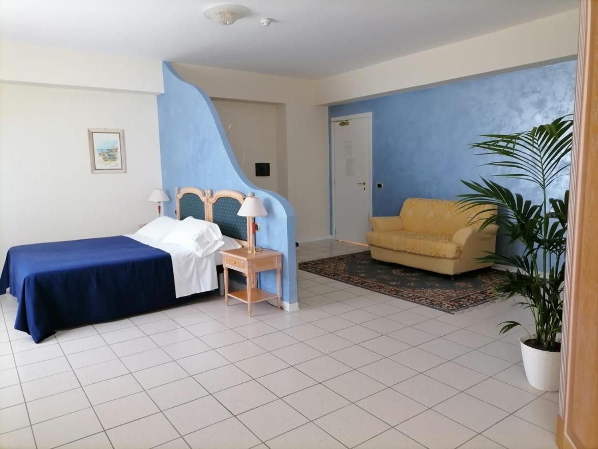 Partenone Resort Hotel Riace Marina Kültér fotó